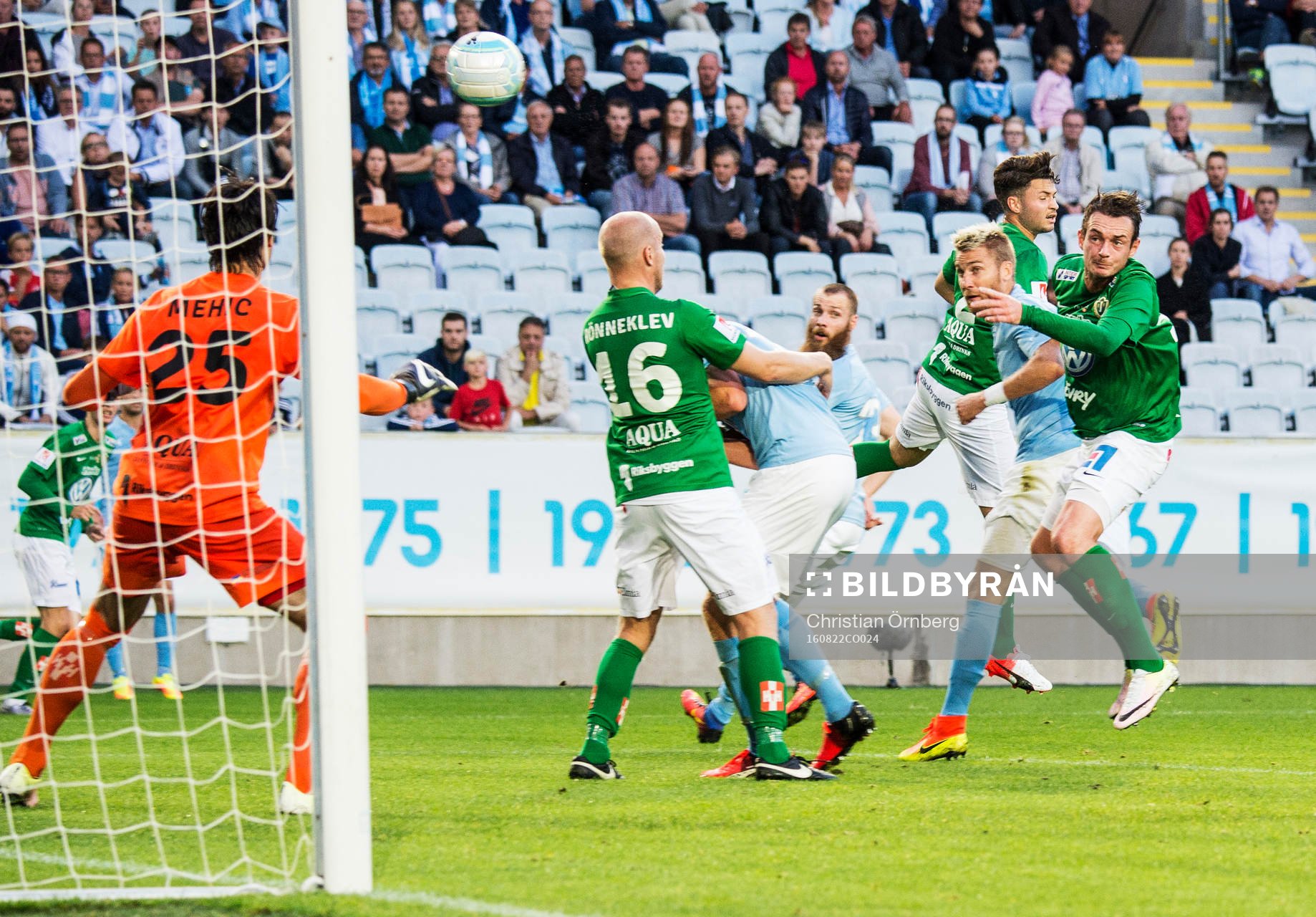 Malmö FFs Rasmus Bengtsson gör 1-0 på Jönköpings