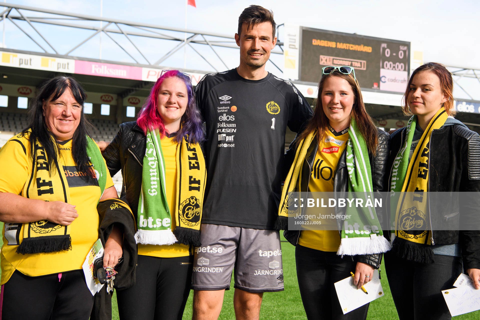Elfsborgs målvakt Kevin Stuhr Ellegaard posserar