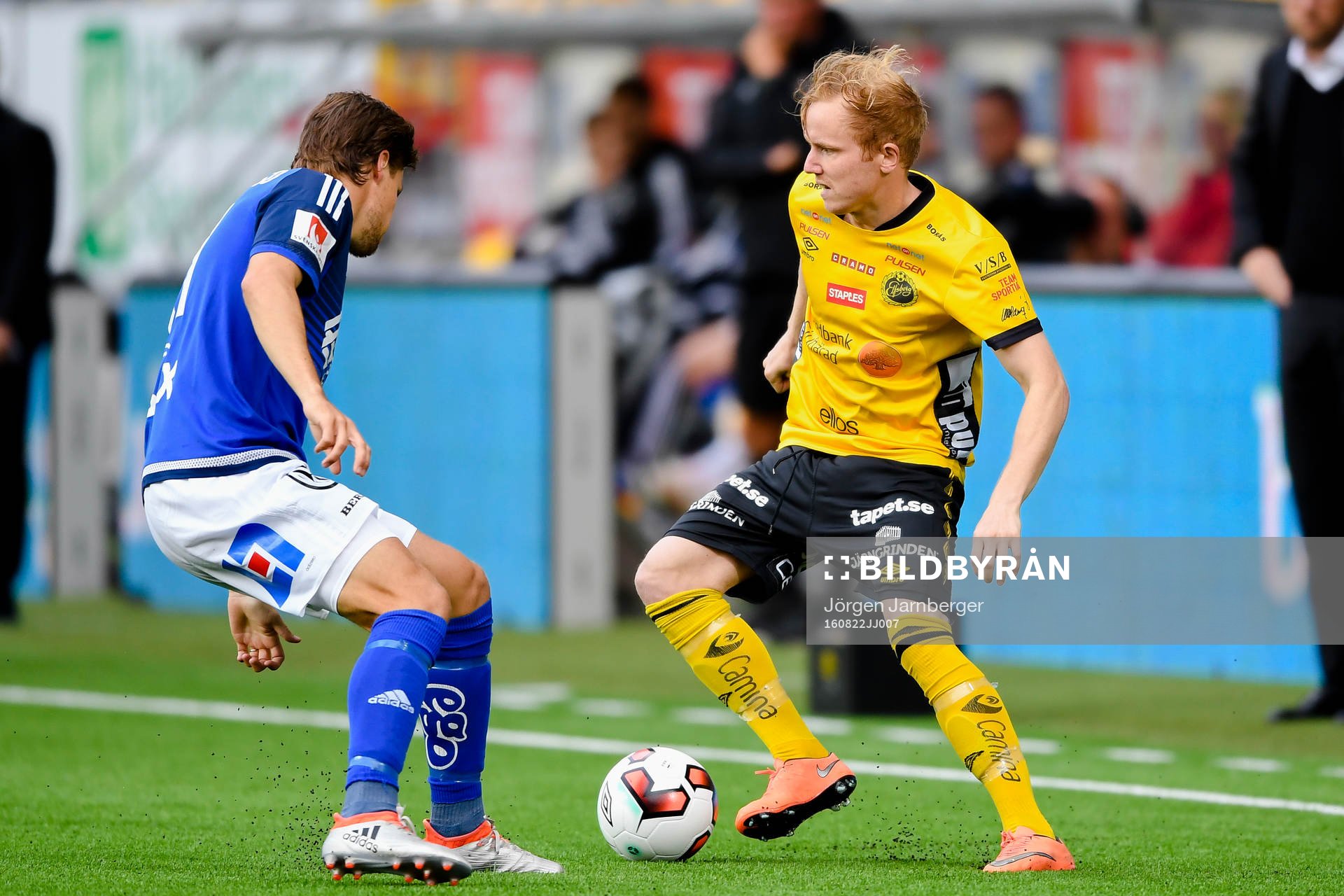 Elfsborgs Simon Lundevall och Sundsvalls Sebastian Rajalakso under fotbollsmatchen i Allsvenskan mellan Elfsborg och GIF Sundsvall den 22 augusti 2016 i BORÅS.