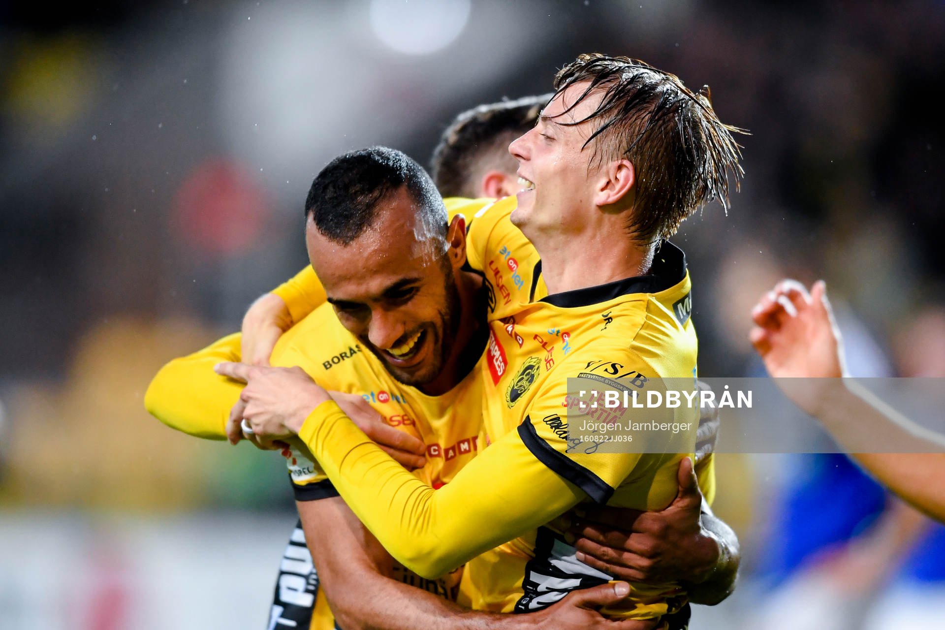 Elfsborgs Issam Jebali och Simon Hedlund jublar