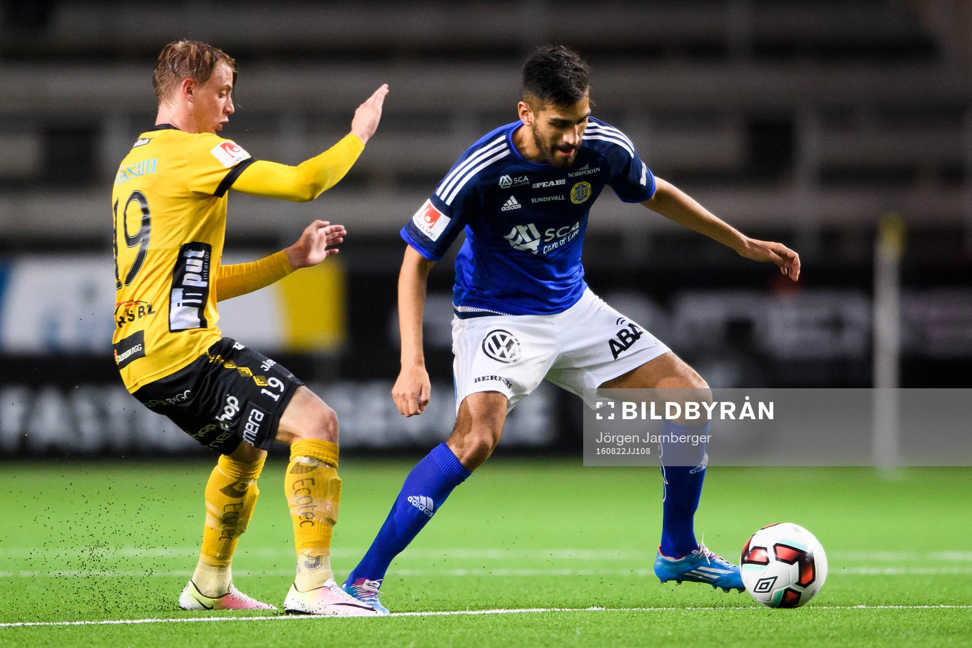 Sundsvalls Stefan Silva och Elfsborgs Simon Hedlund under fotbollsmatchen i Allsvenskan mellan Elfsborg och GIF Sundsvall den 22 augusti 2016 i BORÅS.