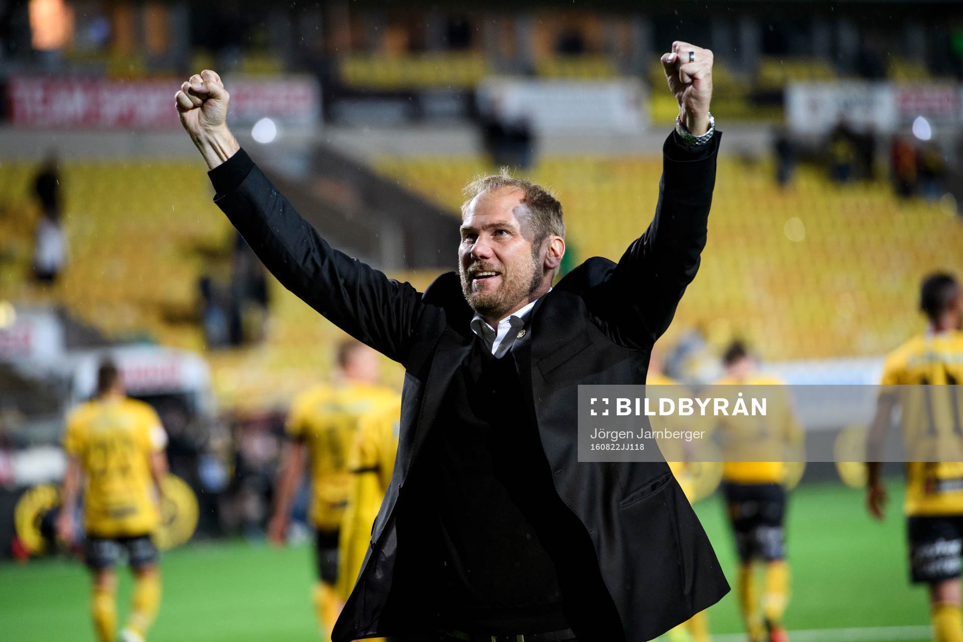 Elfsborgs manager Magnus Haglund jublar