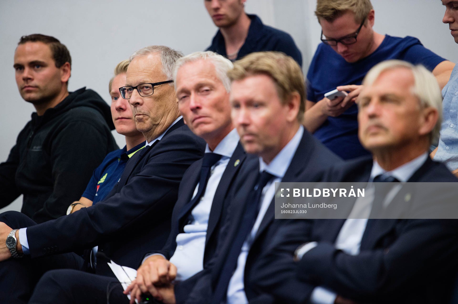 Sveriges rådgivare Lars Lagerbäck sitter bredvid svenska