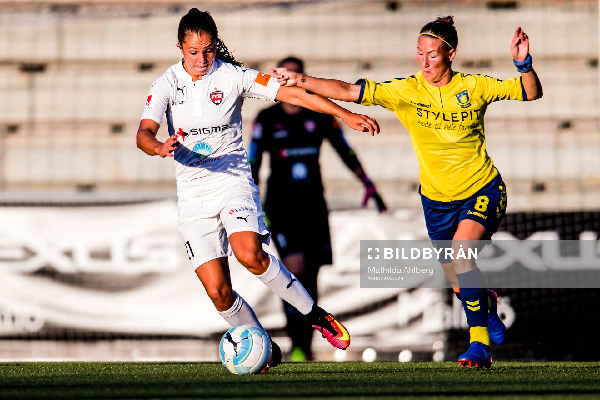 Rosengårds Lieke Martens och Bröndbys Theresa Nielsen i