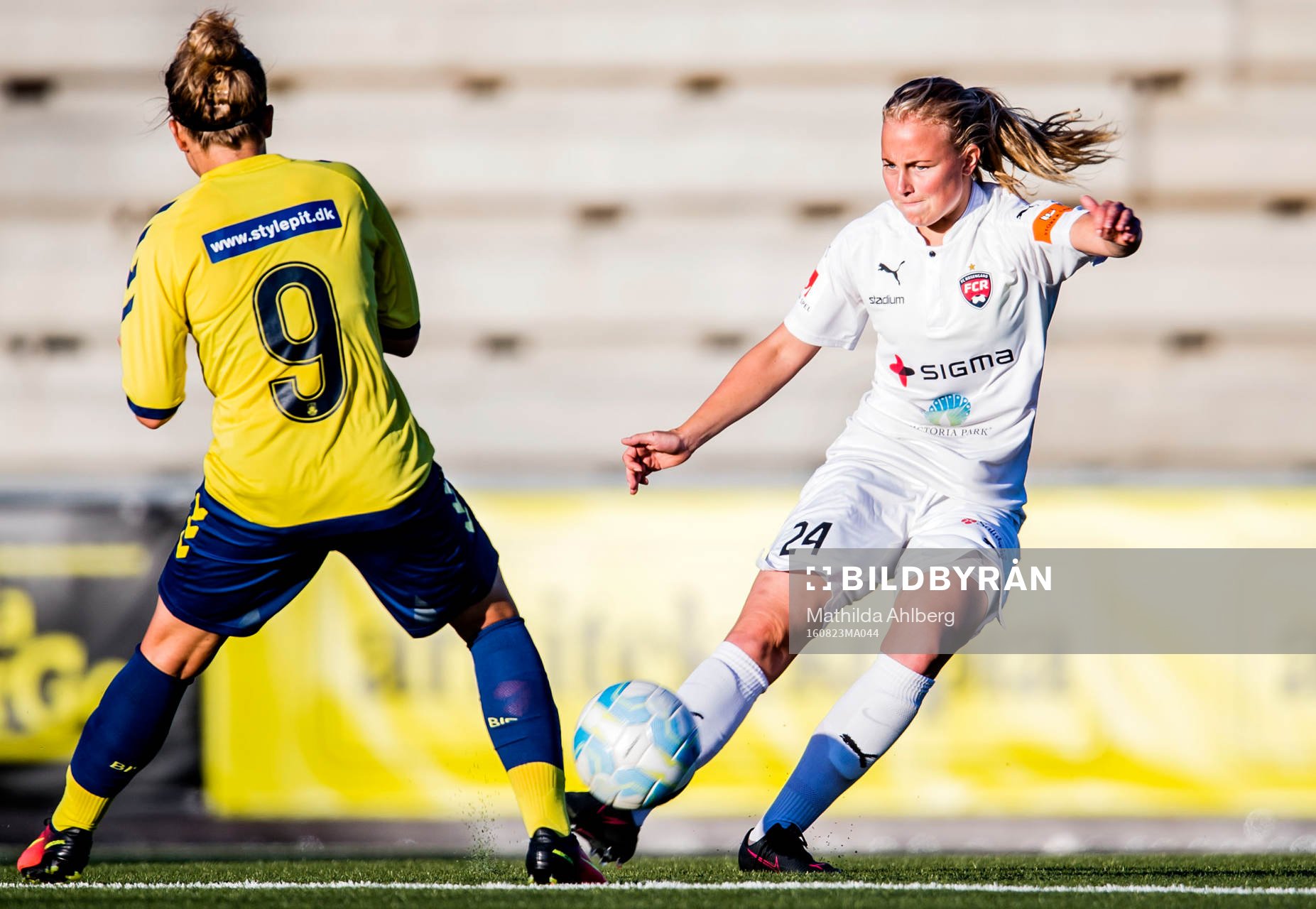 Bröndbys Nanna Christiansen och Rosengårds Ebba Wieder i