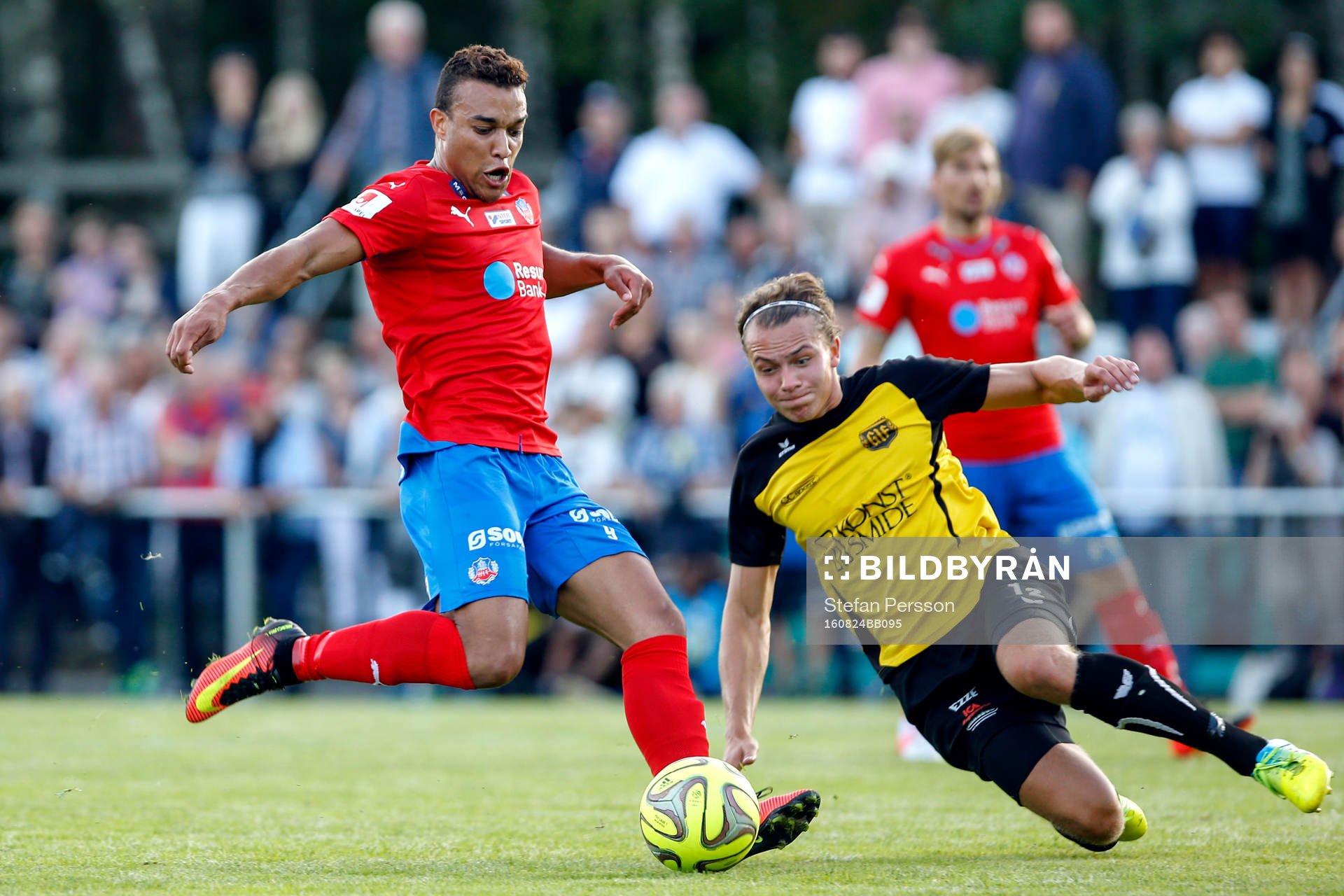 Helsingborgs Tyrell Rusike och Gnosjös Oskar Francke