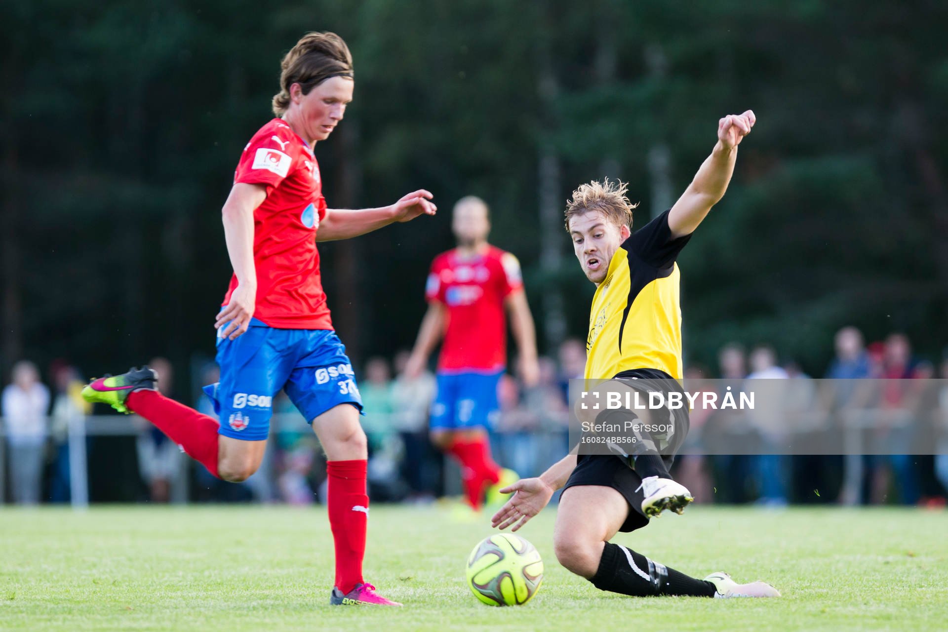 Helsingborgs Max Svensson mot  Gnosjös Viktor Nyström