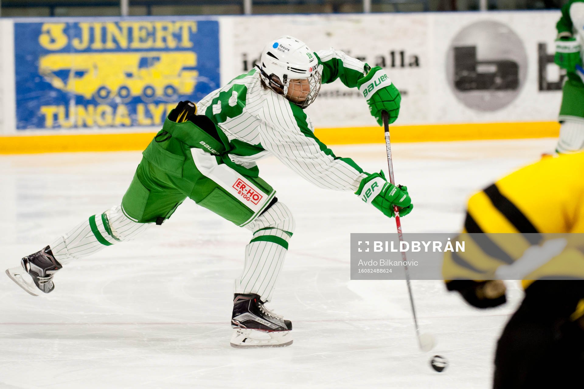 Rögles Timothy Liljegren skjuter