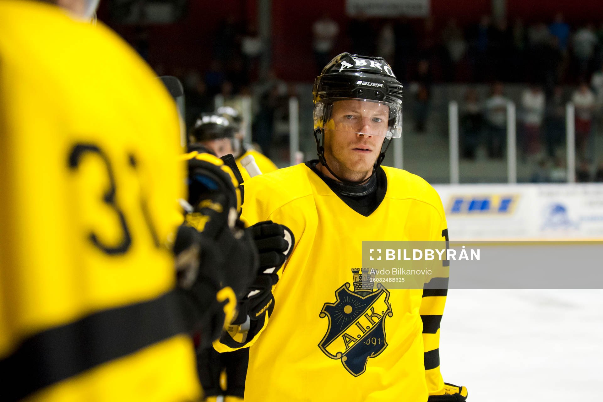 s Jonas Almtorp jublar