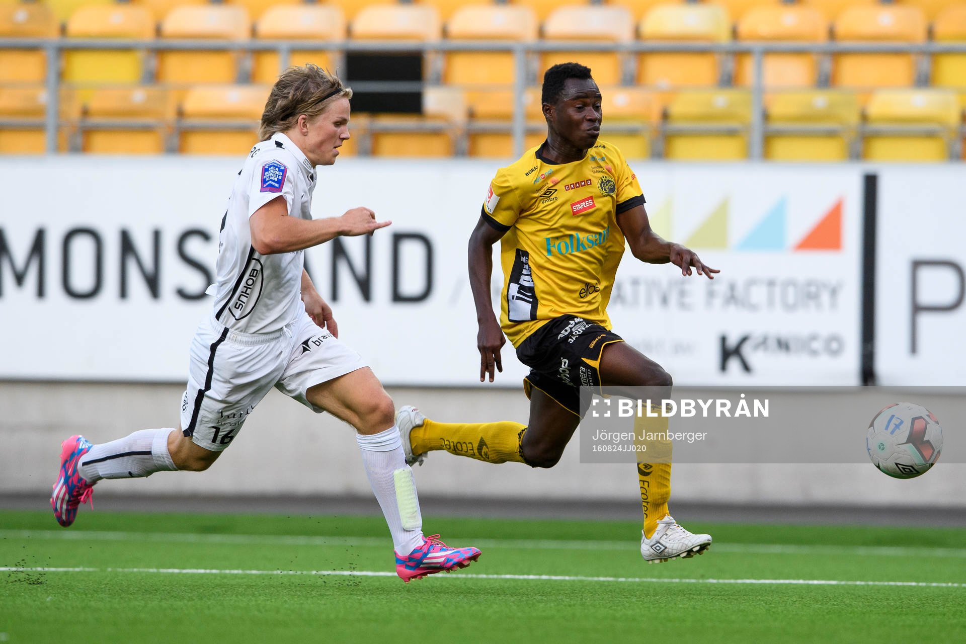 Elfsborgs Prince Isaac Kouame och Häckens Felix Stengarn