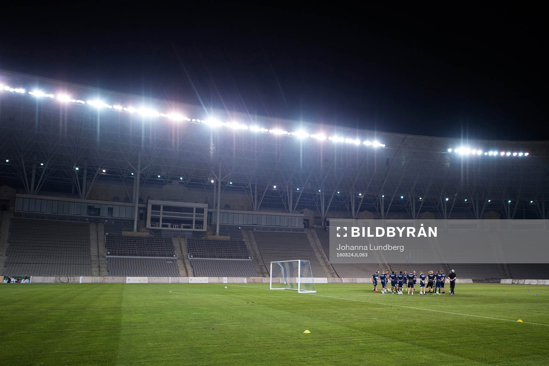 IFK Göteborgs spelare samlas på Tofiq Bähramov-stadion