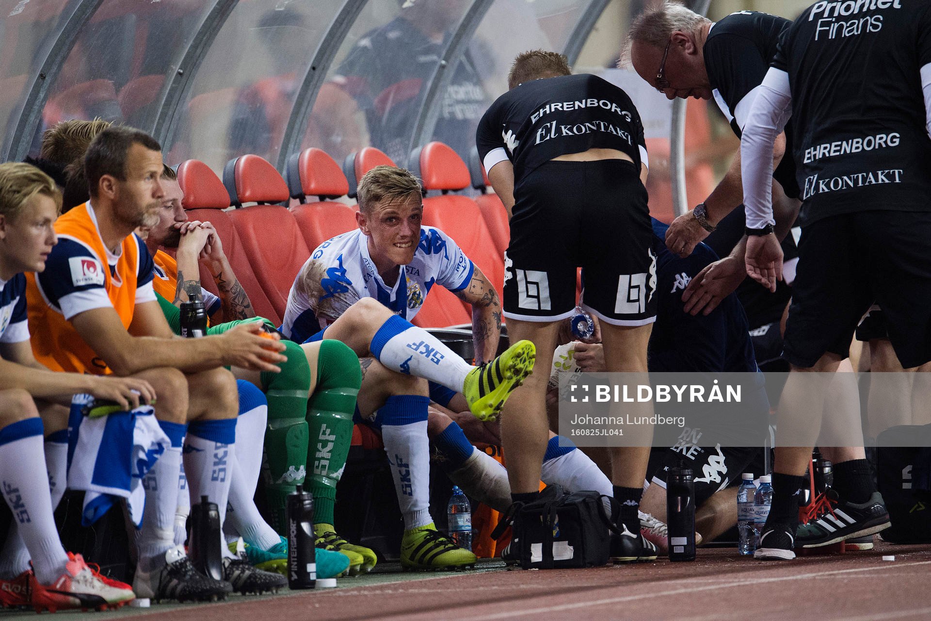 IFK Göteborgs Sören Rieks får vård på bänken