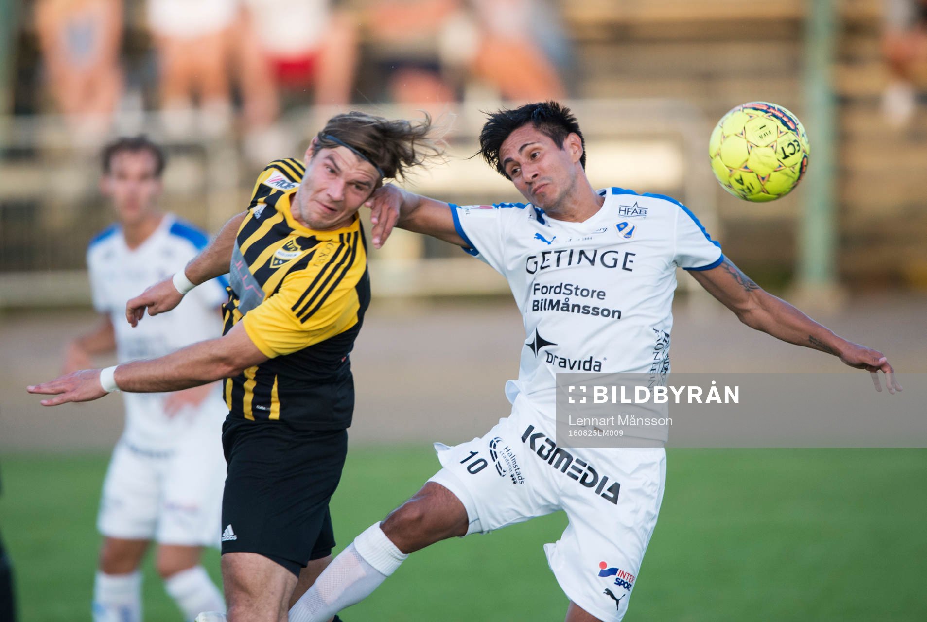 IFK Hässleholms Pontus Björnsson och Halmstads Antonio