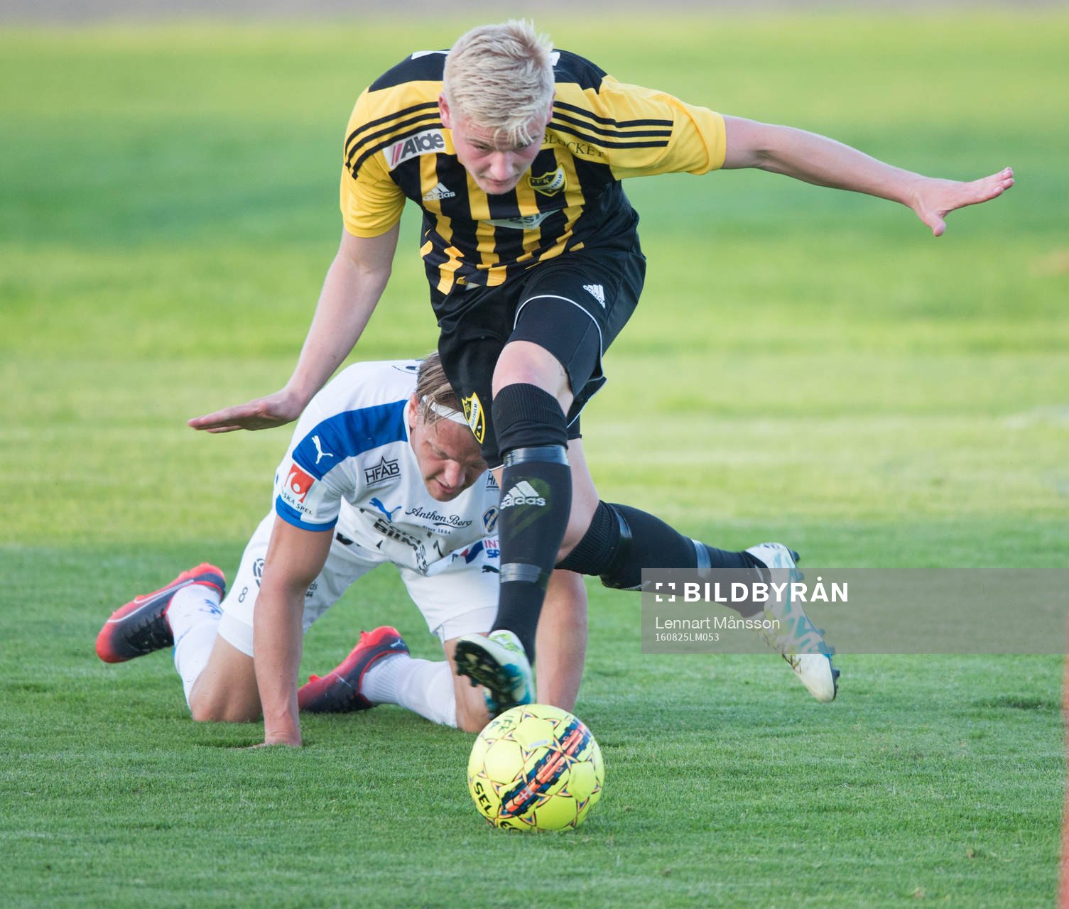 IFK Hässleholms Linus Svensson och Halmstads Kristoffer