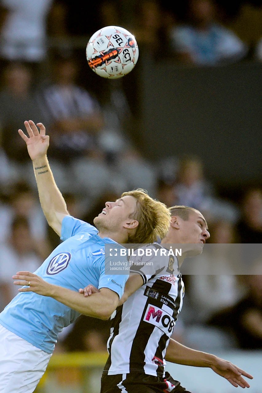 Malmö FFs Oscar Lewicki och Landskronas Viktor Svensson
