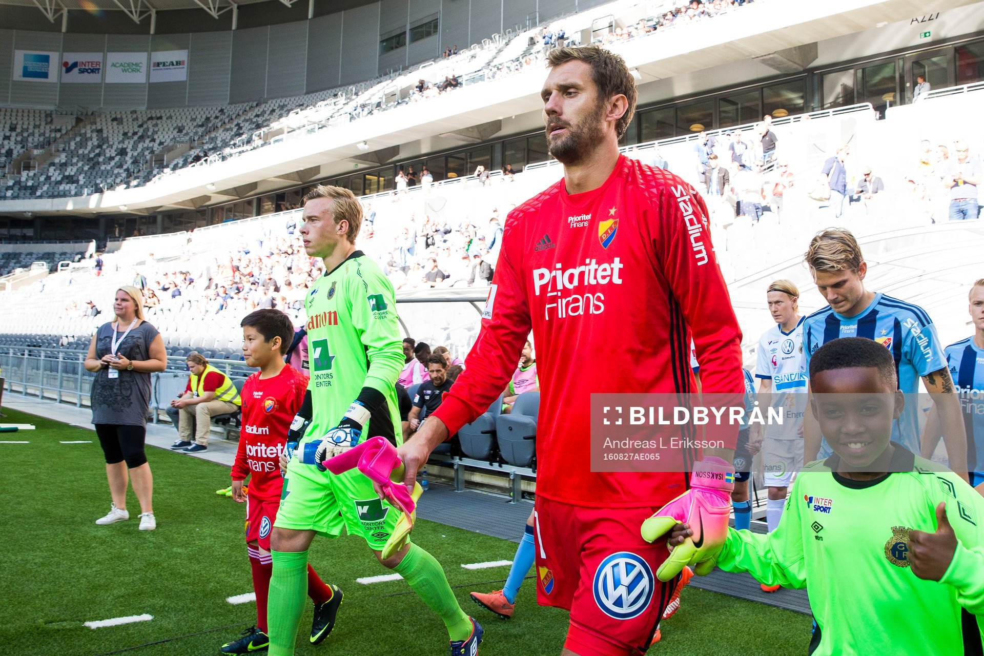 Djurgårdens målvakt Andreas Isaksson gör entré