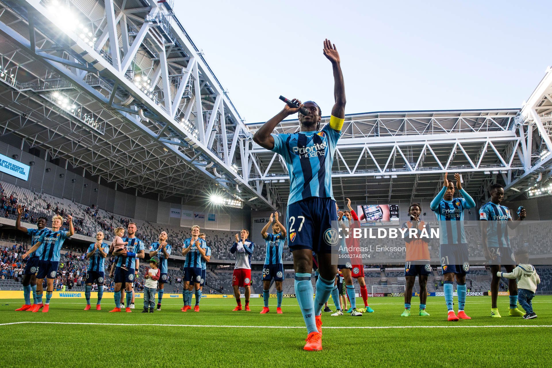 Djurgårdens Kebba Ceesay jublar med sina medspelare och