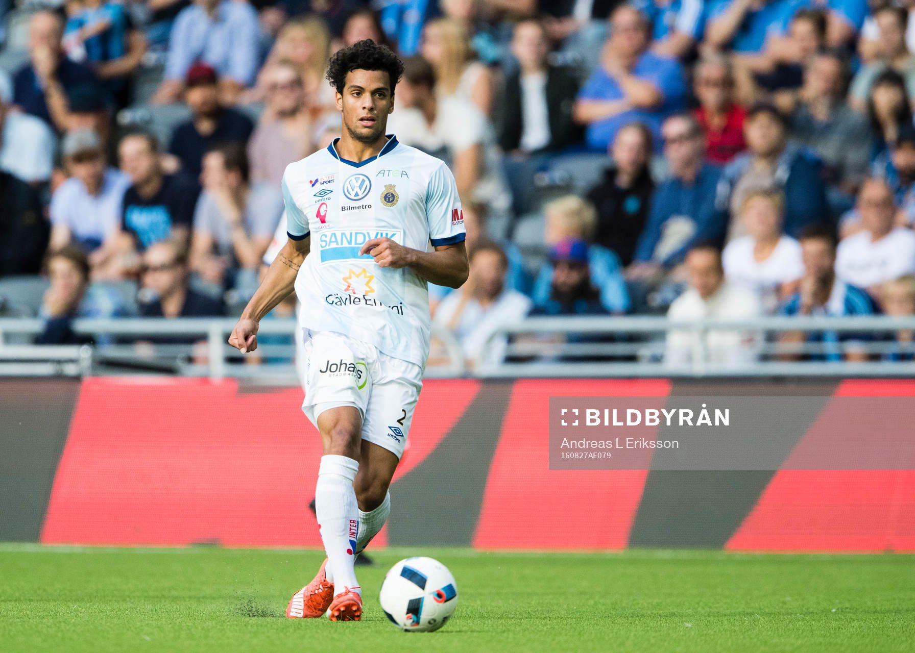 Gefles Joshua Nadeau med bollen