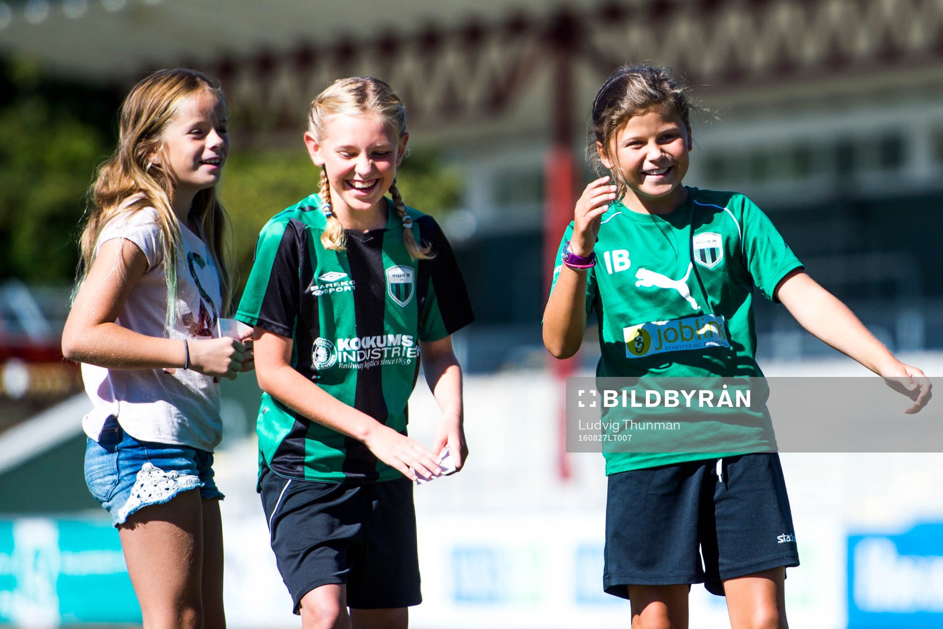Maja Juhlin, Julia Lindström och Isabel Bodecker samtliga 10 år från Hyllie IFs F05/06 under arrangemanget Fotbollens Dag som anordnas av FC Rosengård den 27 augusti 2016 i Malmö.