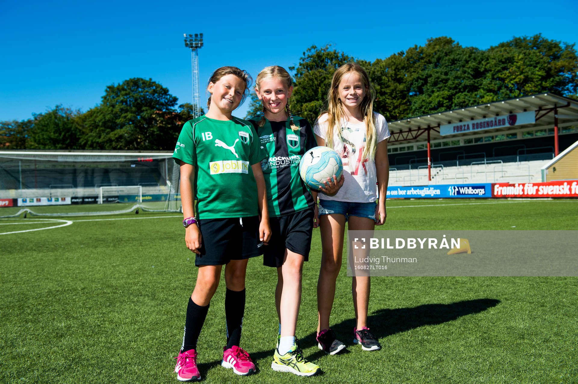 Isabel Bodecker, Julia Lindström och Maja Juhlin samtliga 10 år från Hyllie IFs F05/06 under arrangemanget Fotbollens Dag som anordnas av FC Rosengård den 27 augusti 2016 i Malmö.