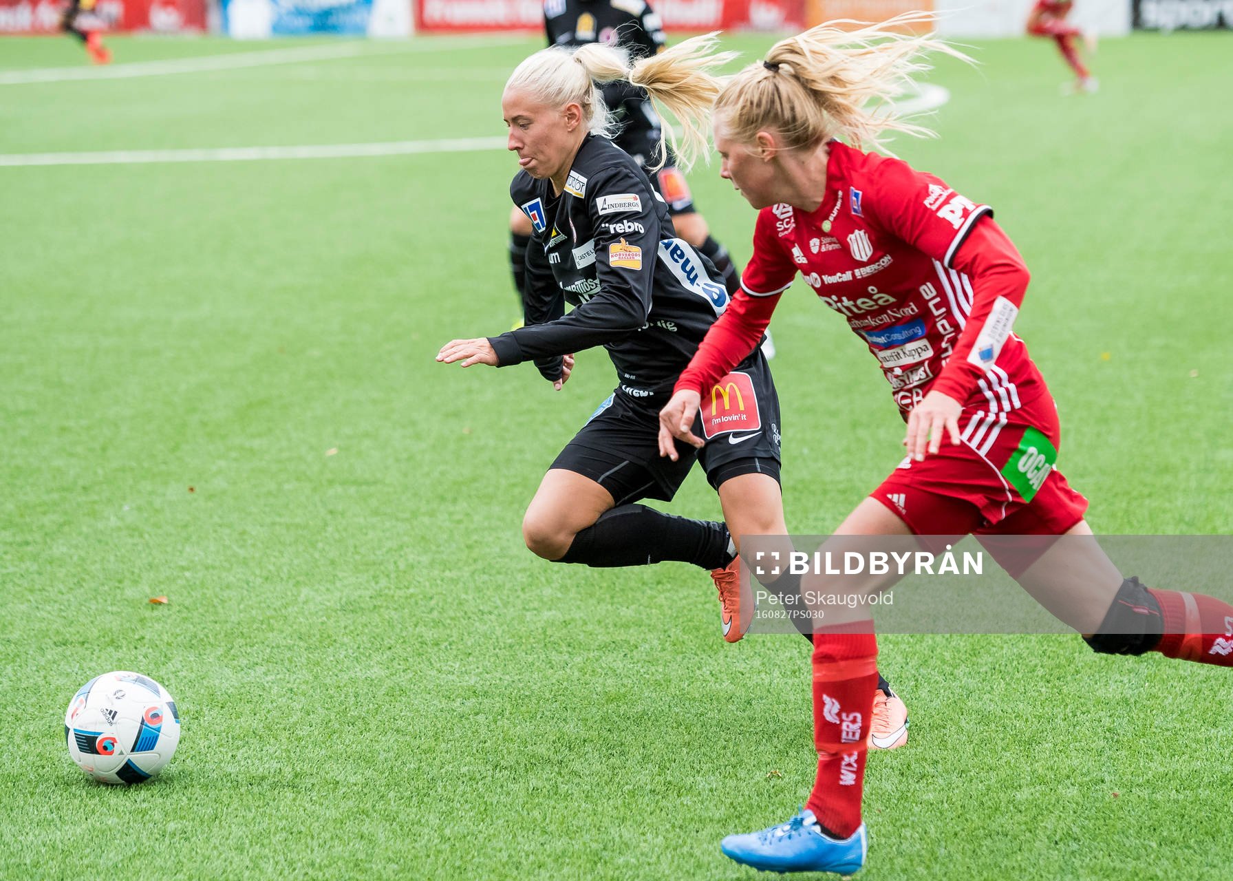 Örebros Julia Spetsmark och Piteås Elin Bragnum