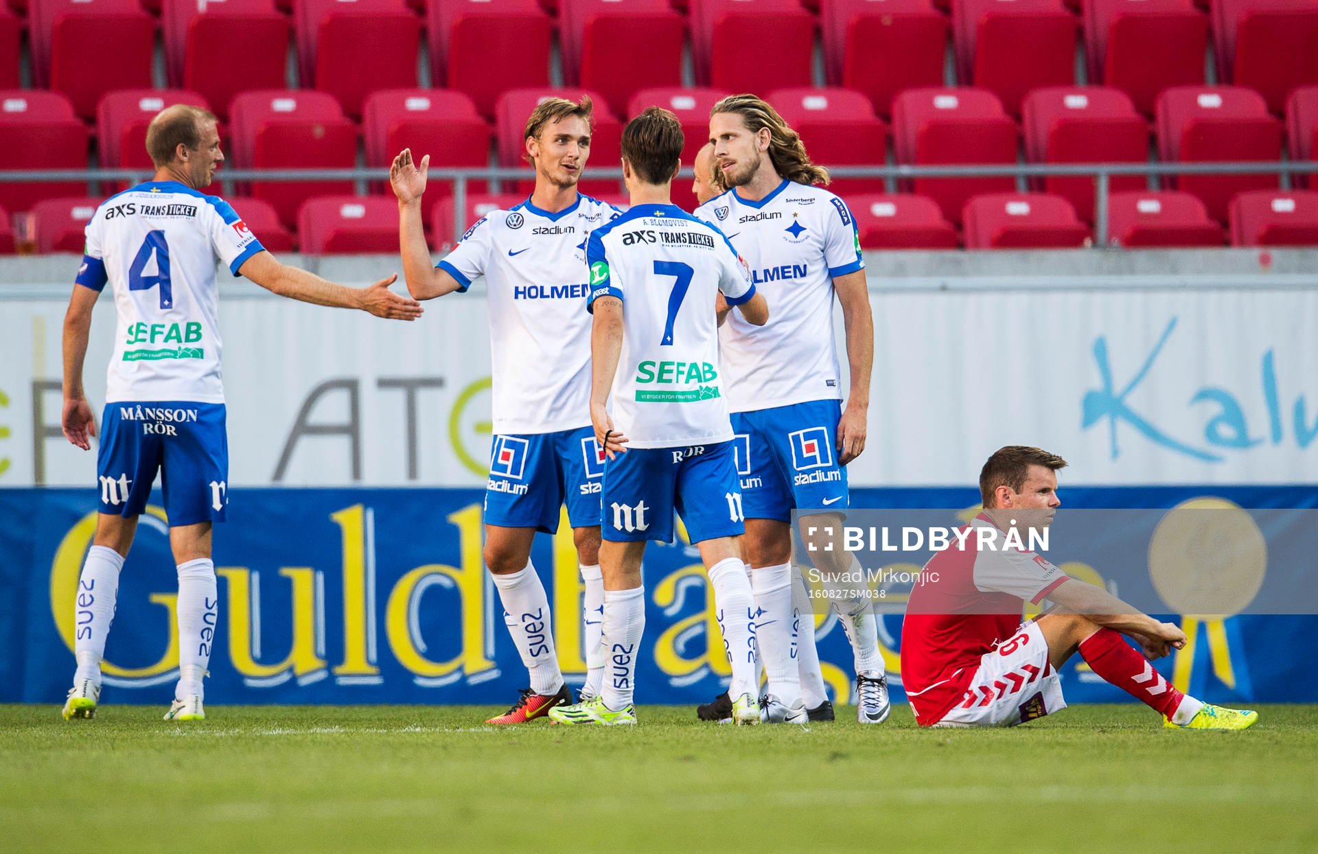 Norrköpingsspelarna jublar medan Kalmars Måns Söderqvist