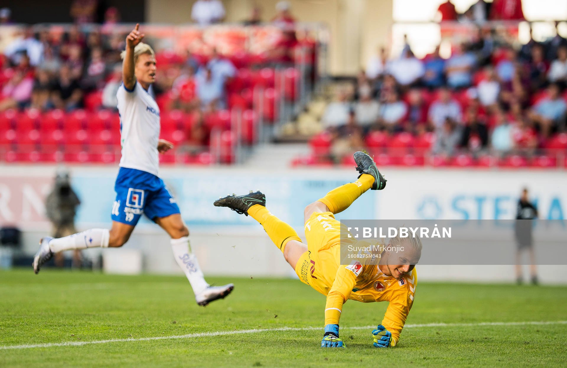 Norrköpings Sebastian Andersson jublar medan Kalmars