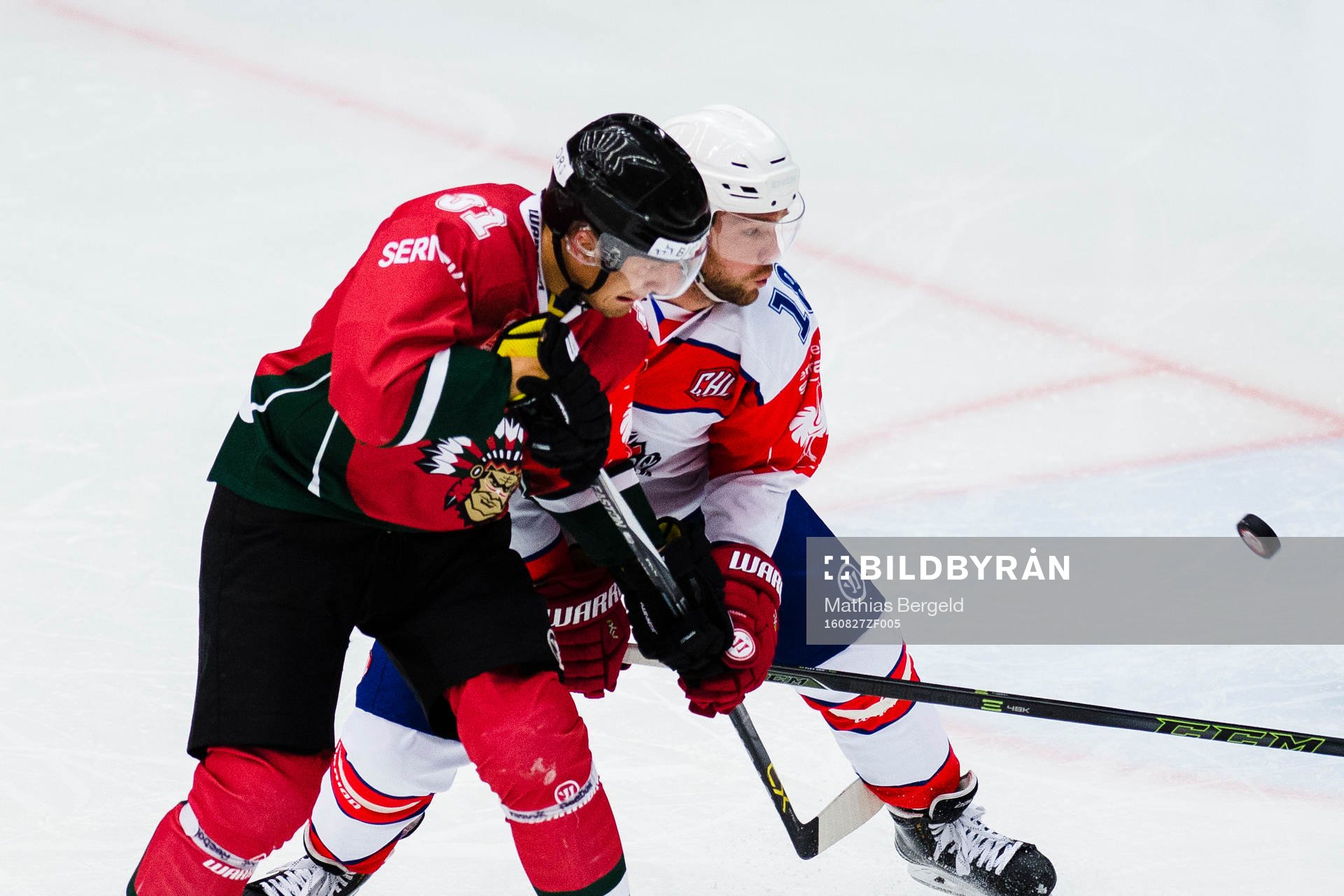 Frölundas Nicklas Lasu och Pardubices Ctirad Ovcacik i