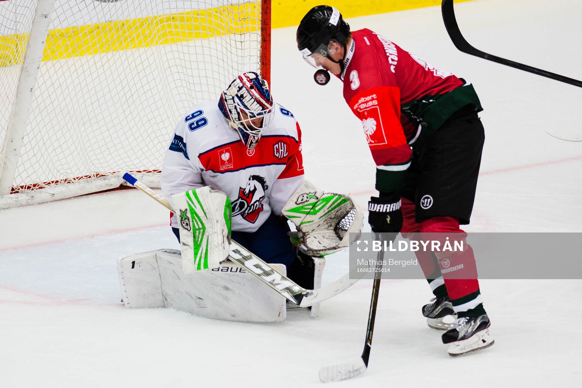 Pardubices målvakt Martin Ruzicka och Frölundas Carl
