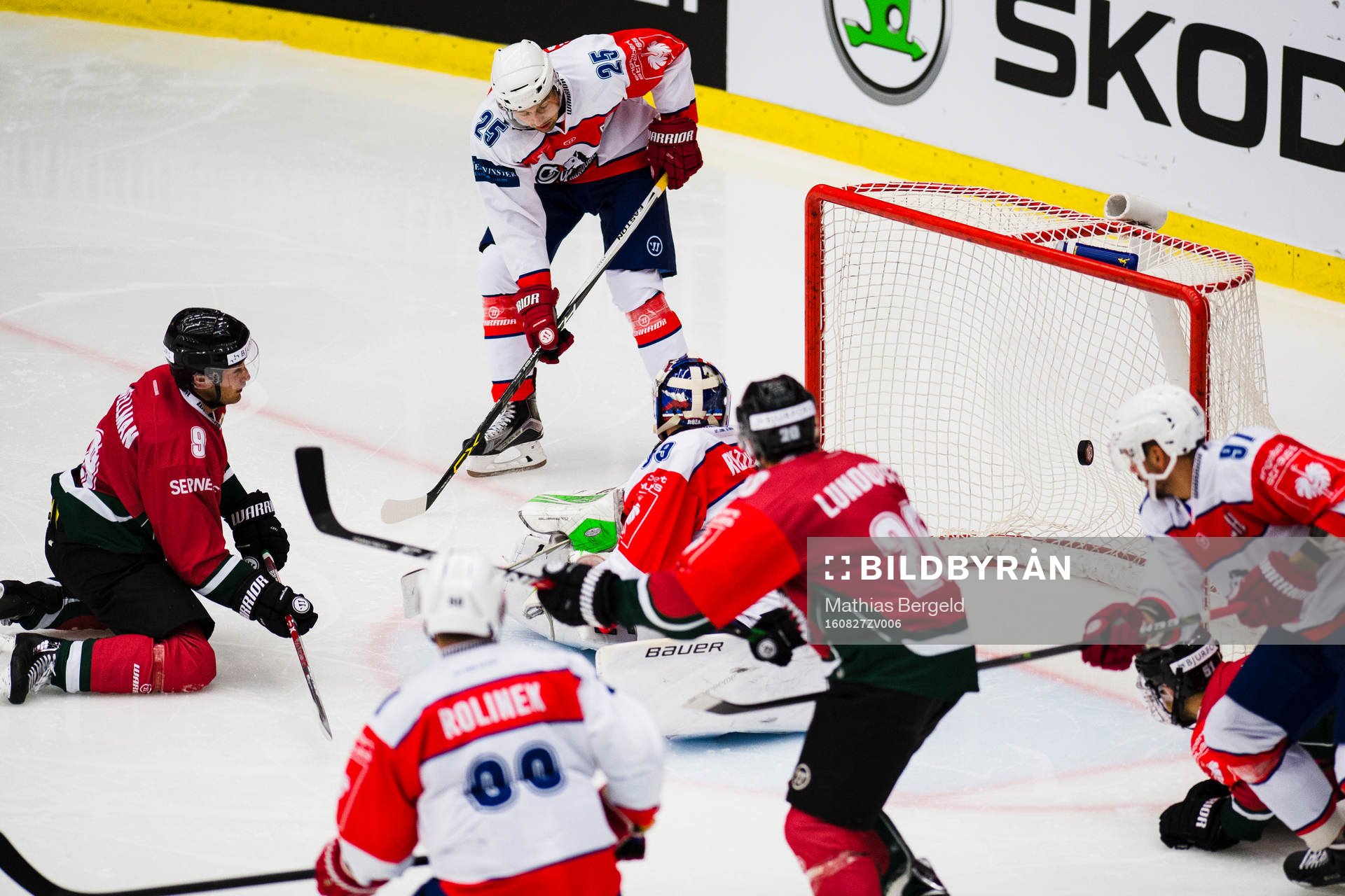 Frölundas Casey Wellman (sittande) gör 4-2 bakom