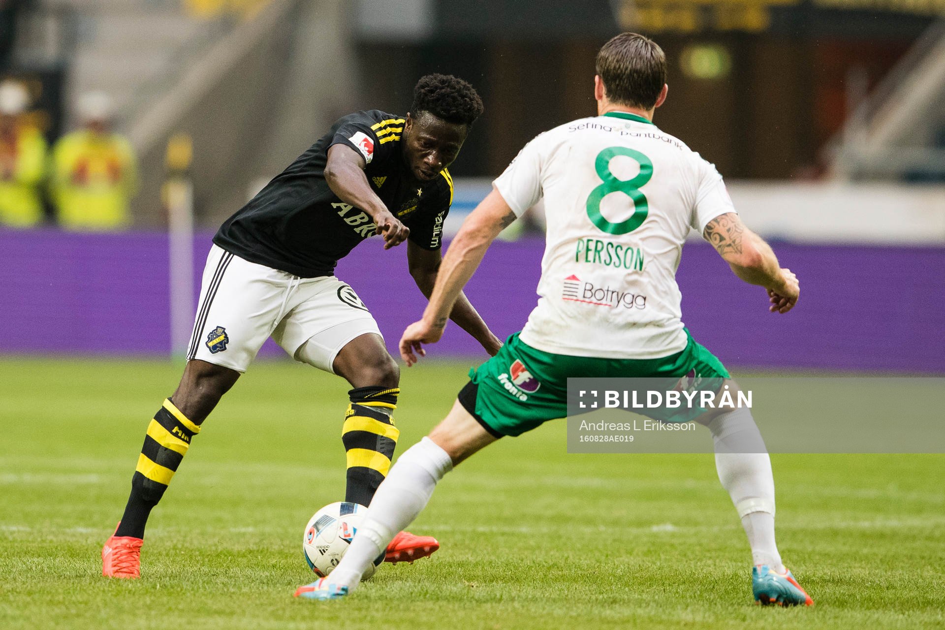 s Ebenezer Ofori och Hammarbys Johan Persson