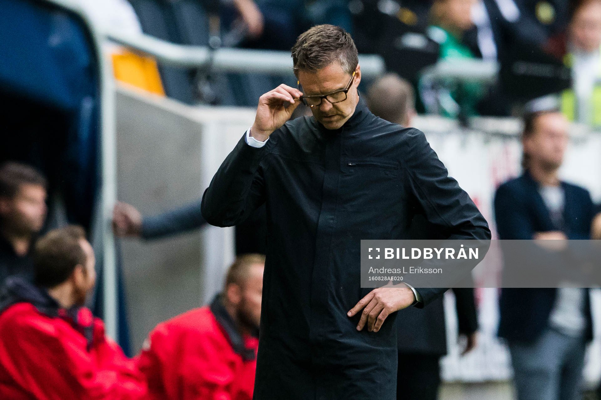 s tränare Rikard Norling ser bekymrad ut