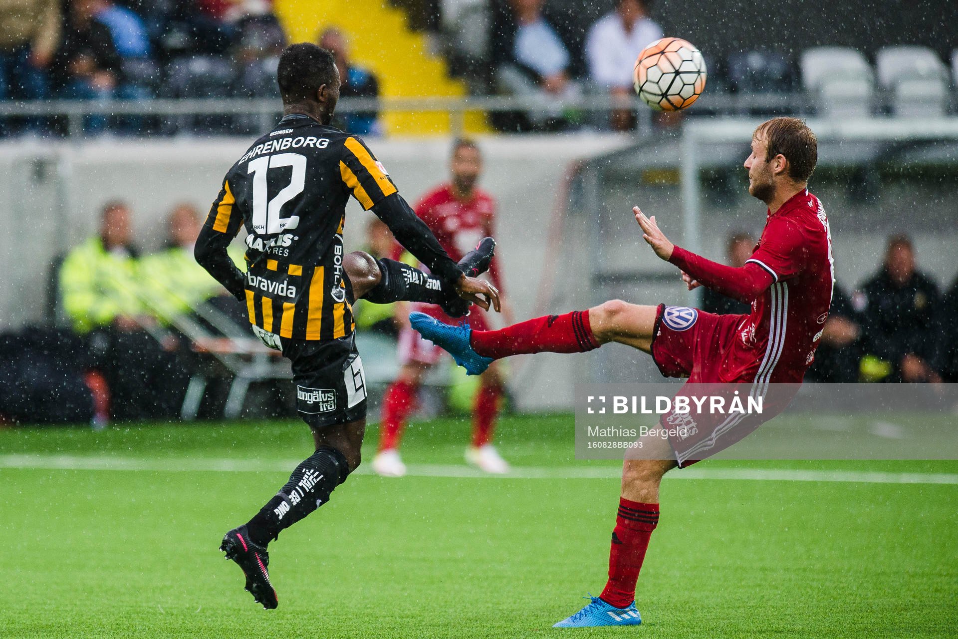 Häckens Mohammed Abubakari och Östersunds Curtis Edwards