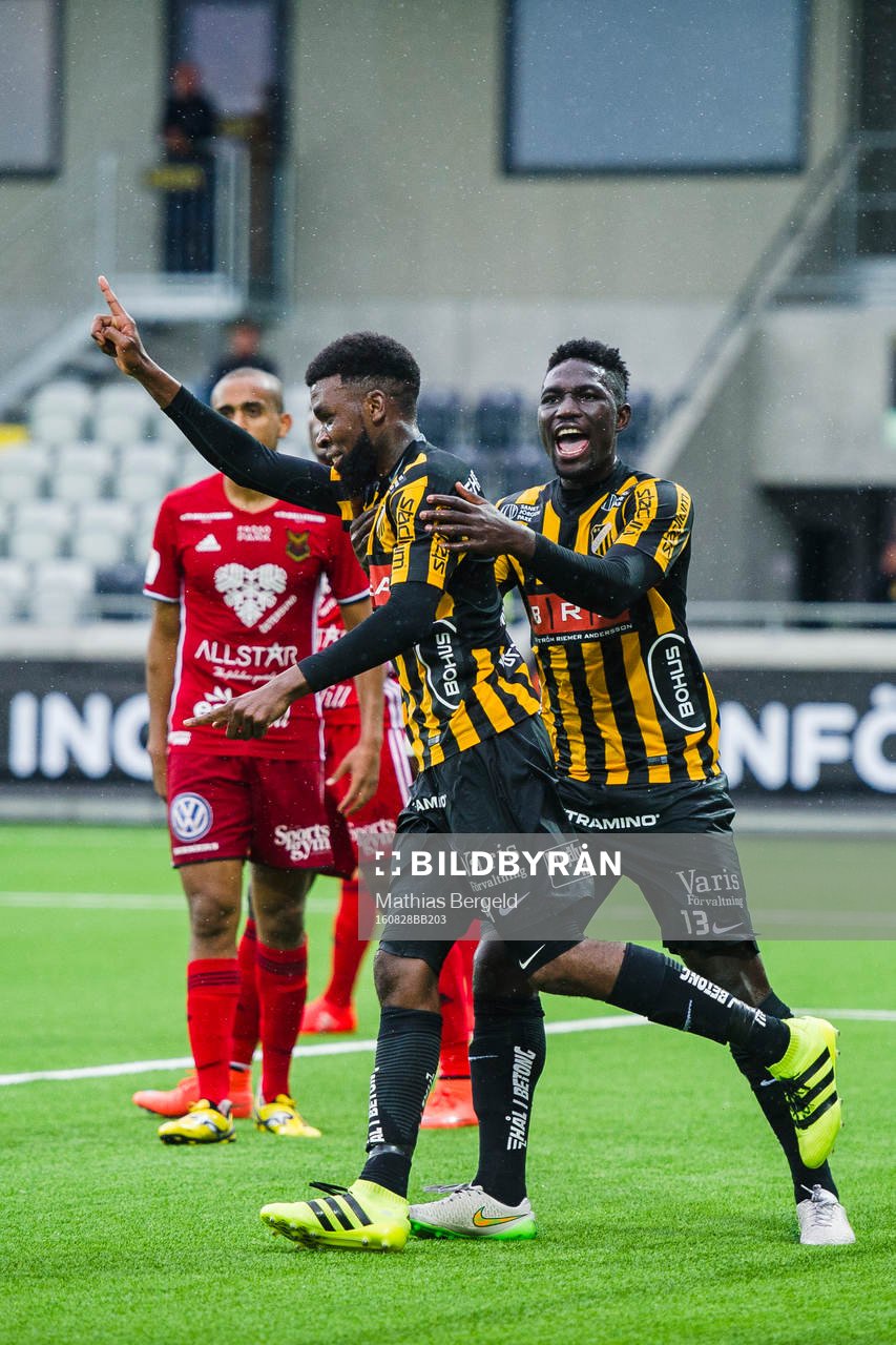 Häckens Tefu Junaid Mashamaite gör 3-1-målet och jublar