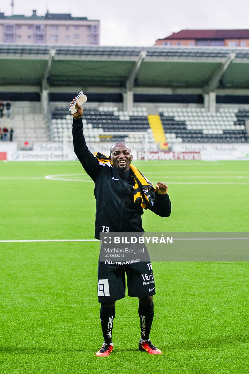Häckens John Owoeri jublar