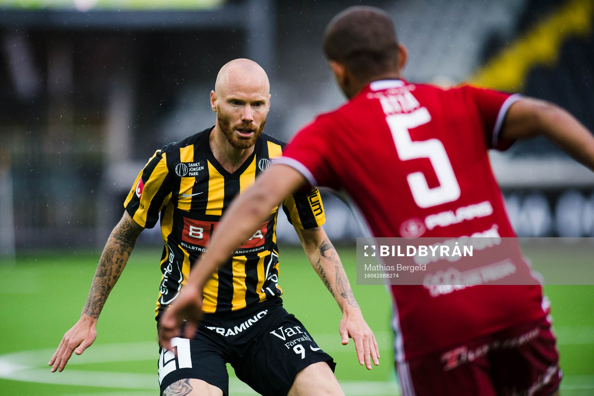 Häckens Alexander Farnerud och Östersunds Walid Atta