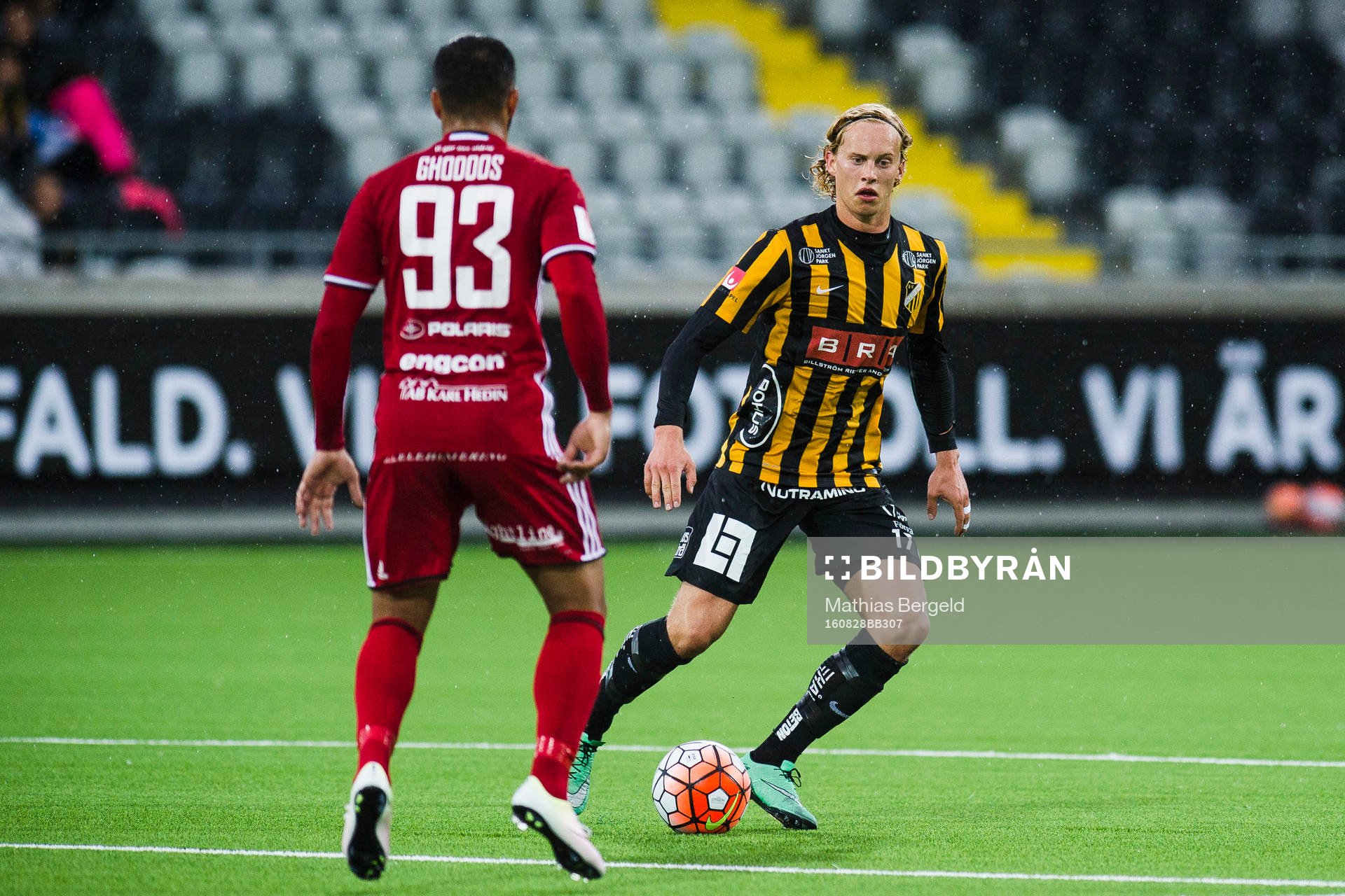 Östersunds Saman Ghoddos och Häckens Gustav Berggren