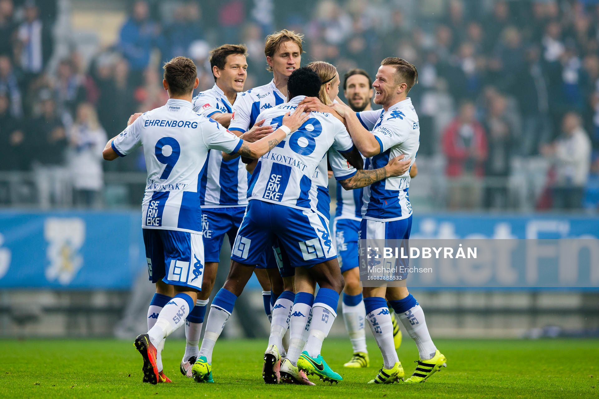 IFK Göteborgs Elias Mar Omarsson jublar och omfamnas