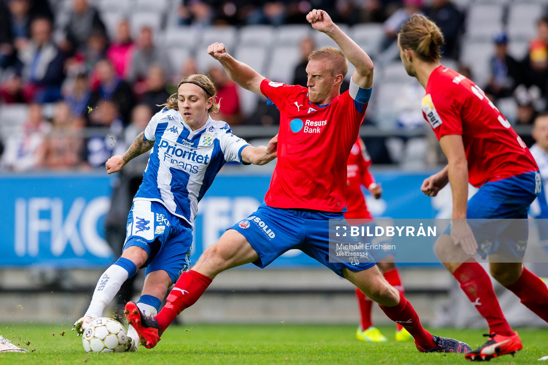 IFK Göteborgs Elias Mar Omarsson skjuter ett skott som