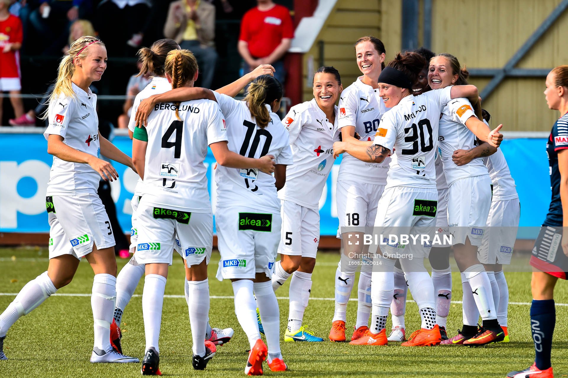Rosengårds spelare jublar