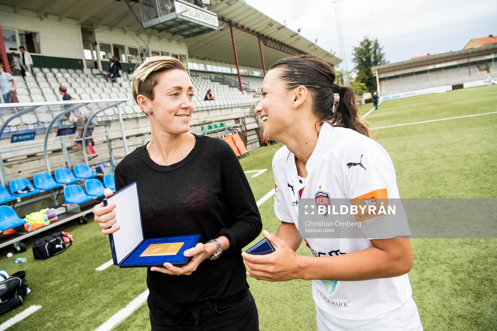Rosengårds Alexandra Lowe Riley och sportchef Therese