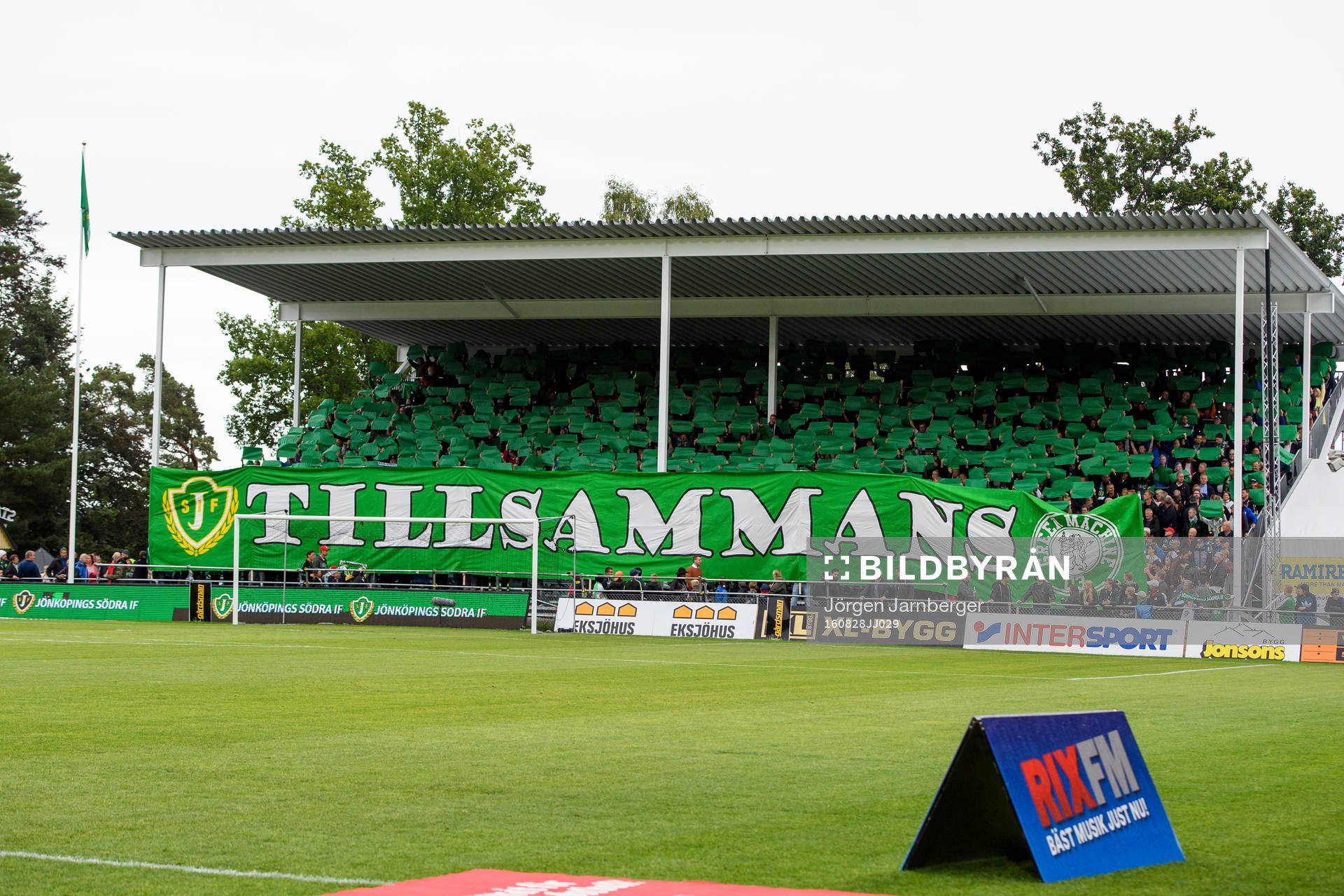 Jönköpings supportrar med tifo