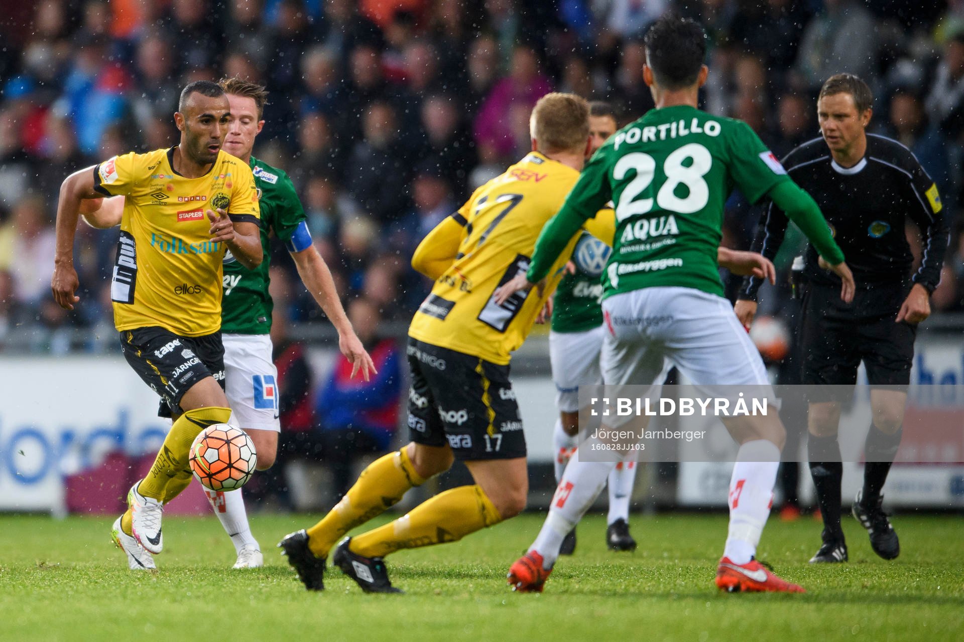 Elfsborgs Issam Jebali med Jönköpings Tommy Thelin i