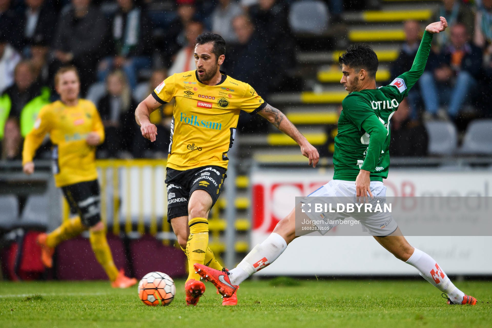 Elfsborgs Emir Bajrami och Jönköpings Alejandro Fernandez Portillo under fotbollsmatchen i Allsvenskan mellan Jönköping och Elfsborg den 28 augusti 2016 i JÖNKÖPING.