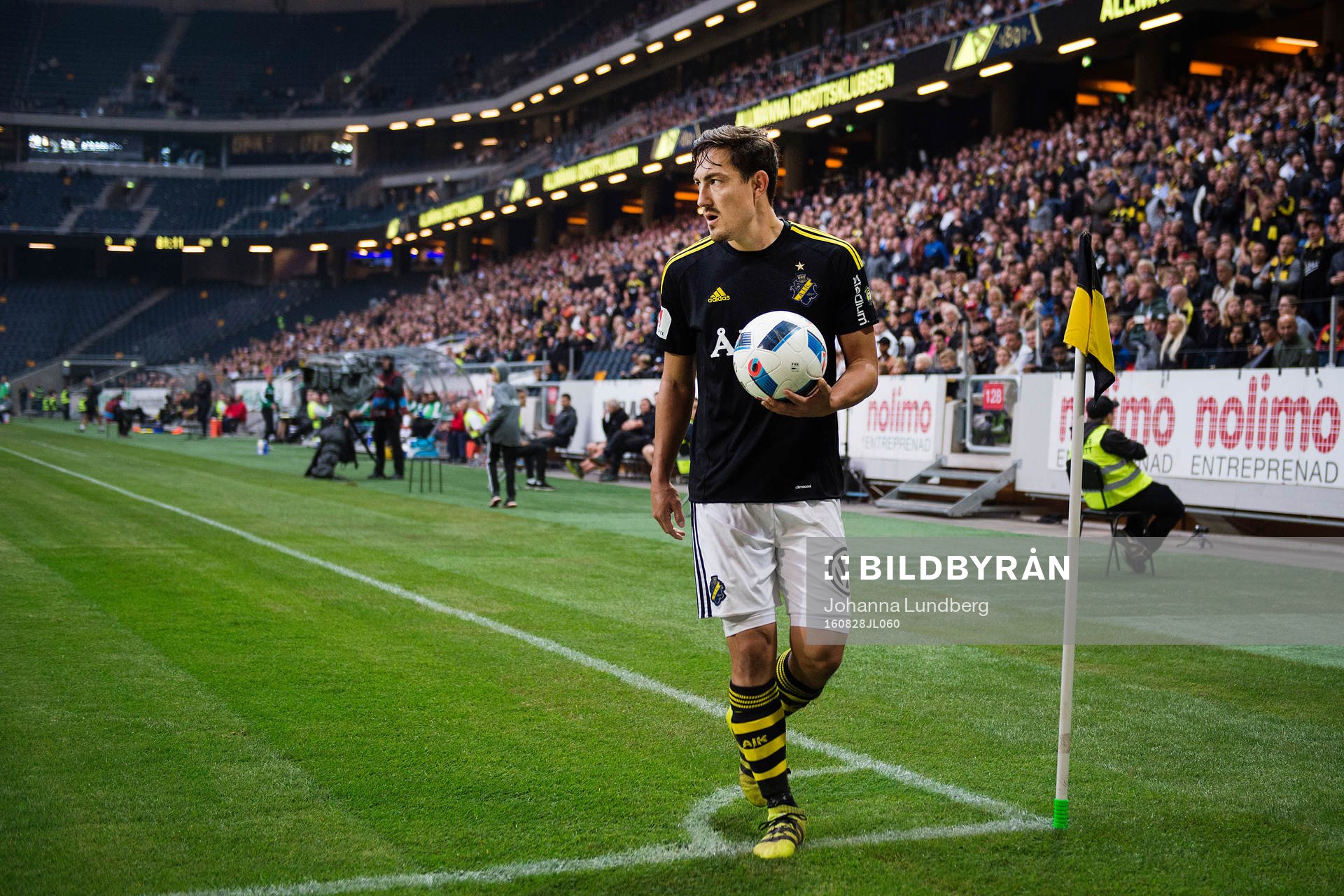 AIK:s Stefan Ishizaki under fotbollsmatchen i Allsvenskan mellan AIK - Hammarby den 28 augusti 2016 i Stockholm. 