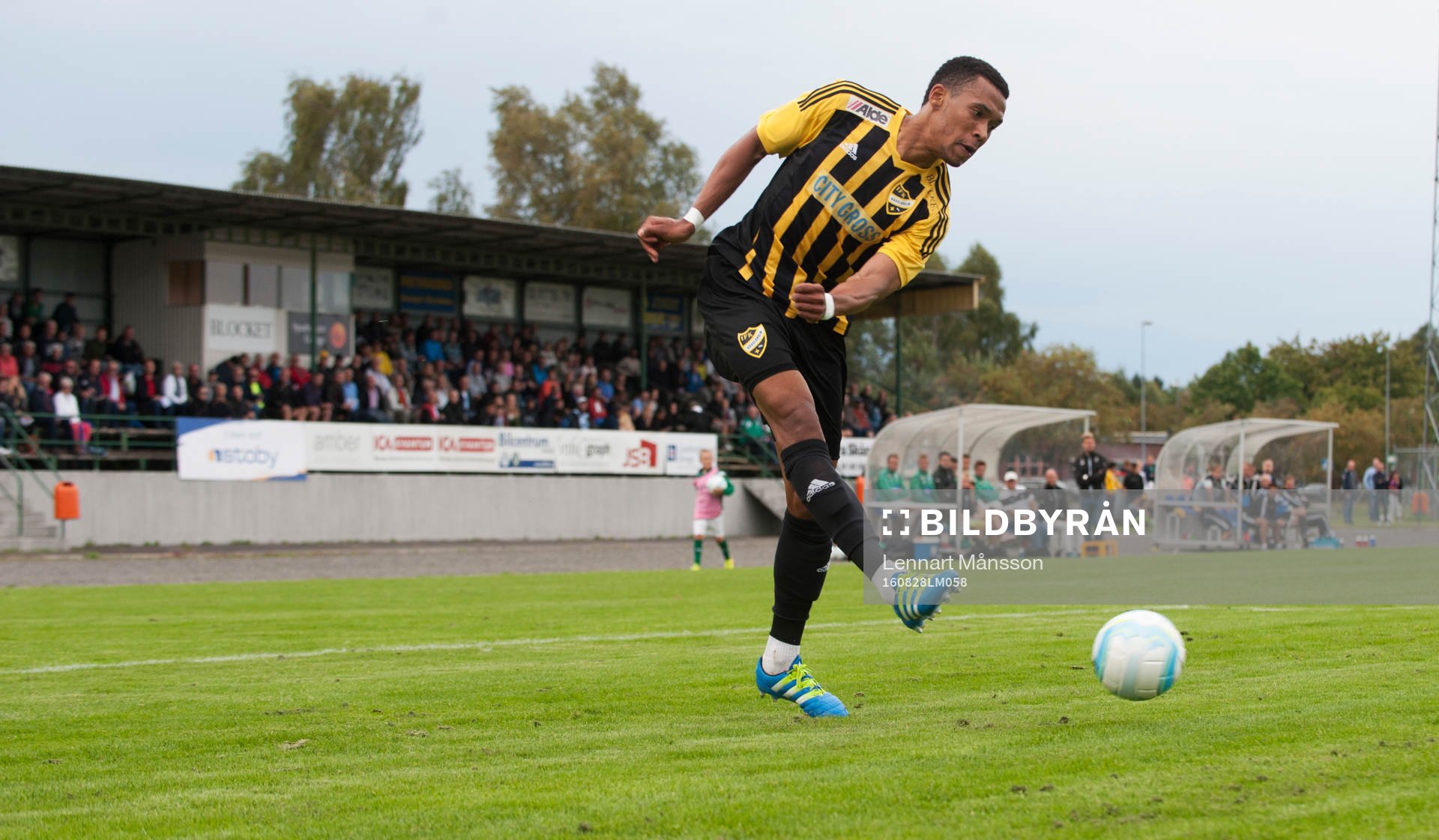 IFK Hässleholms Kevin Thompson i matchen i division 2