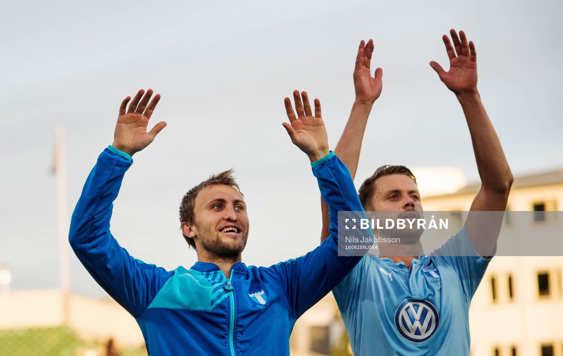 Malmö FFs Magnus Wolff Eikrem och Kari Arnason jublar