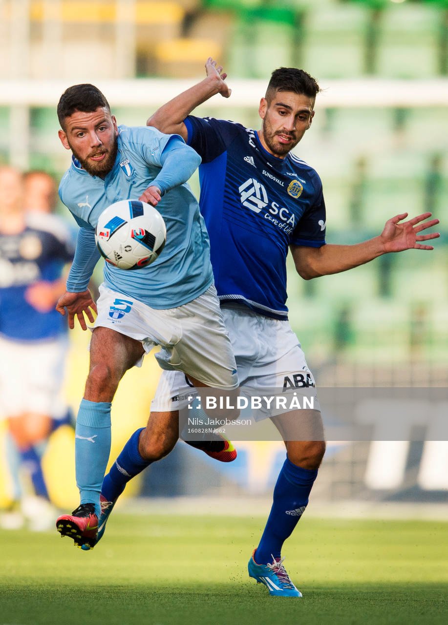 Malmö FFs Erdal Rakip och Sundsvalls Stefan Silva
