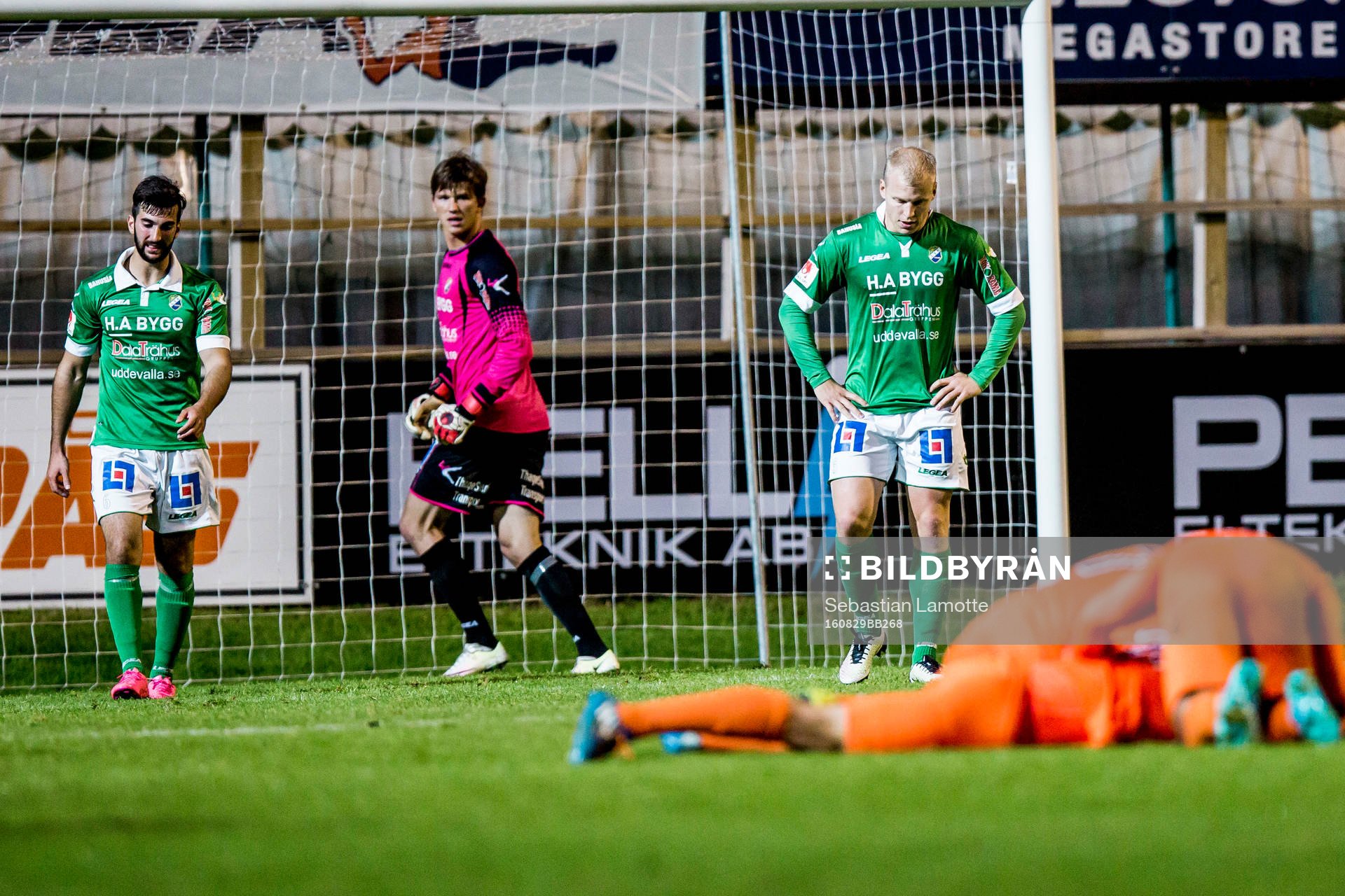 Ljungskiles Allan Mohideen, målvakt August Strömberg och