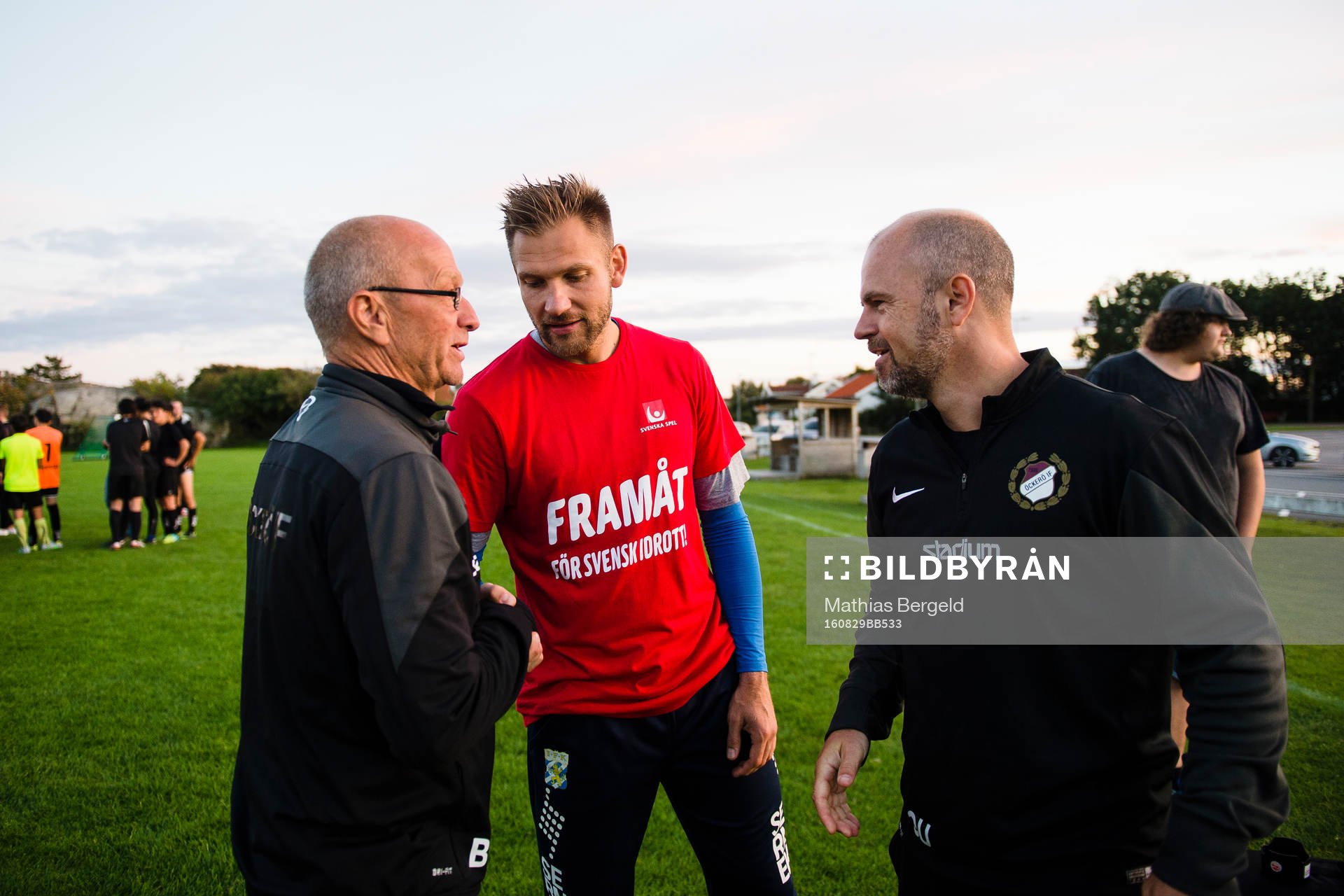 Tränare Börje Karlsson och Olof Utbult pratar med IFK